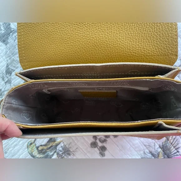 Mara’s Cross body bag in mustard /yellow leather - Picture 13 of 14